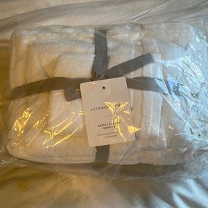 Anthropologie white towel set - tassels - full set - NWT